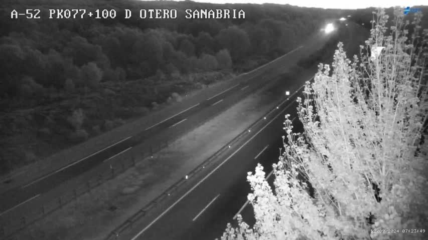 Traffic Cam Robleda-Cervantes › East: Otero de Sanabria