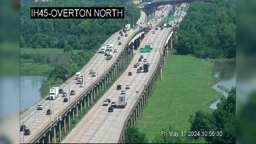 Traffic Cam Dallas › North: I-45 @ Overton North
