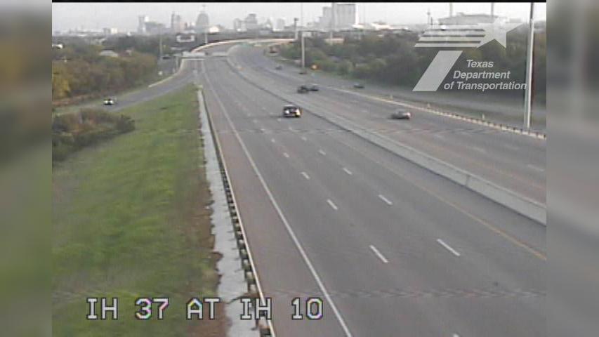 Traffic Cam San Antonio › South: IH 37 at IH