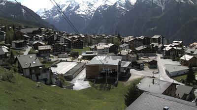 Grächen: Aussicht von Night&Day Bar auf Dorf