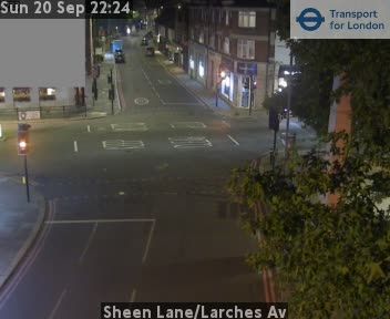Traffic Cam London: Sheen Lane/Larches Av