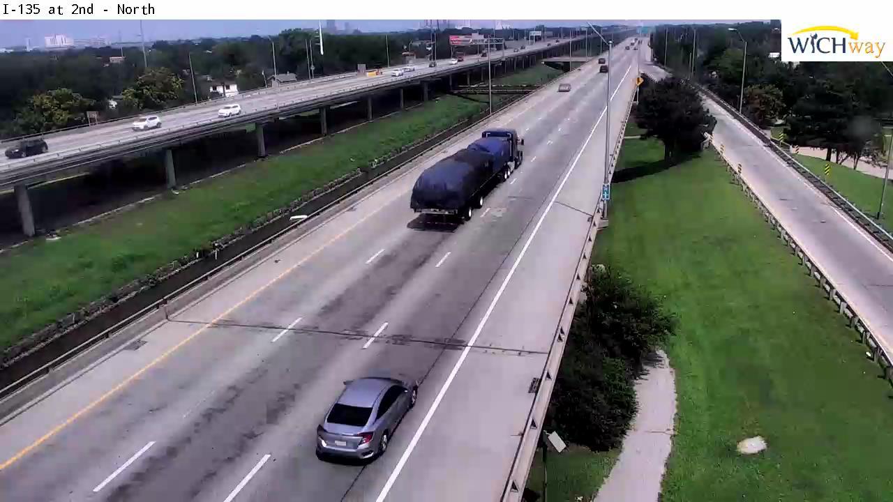 Traffic Cam Wichita: I-135 at 2nd