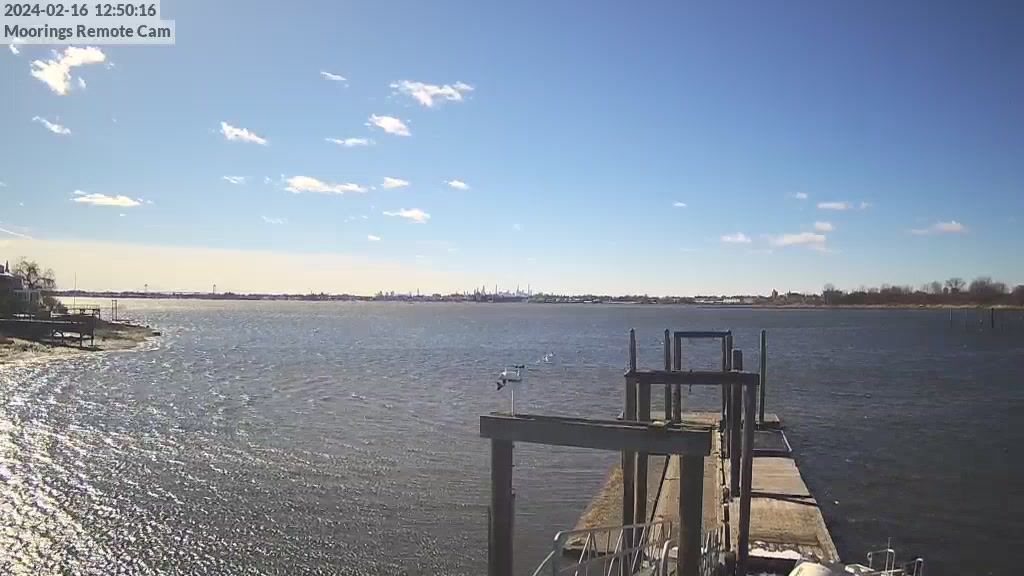 Traffic Cam Pelham Manor › South-West: Harlem Yacht Club