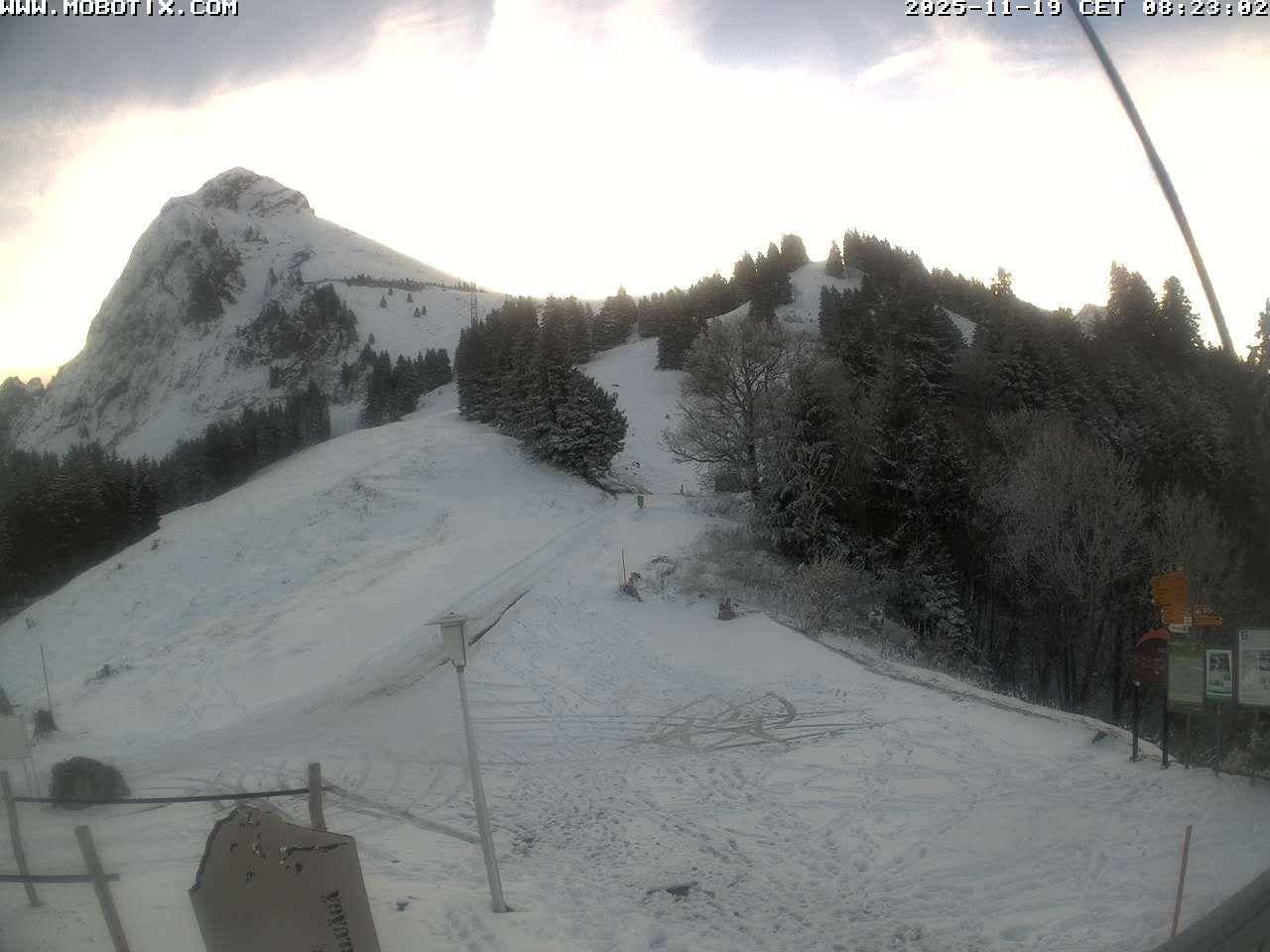 Mollis: Naturfreundehaus Fronalp, Skigebiet Schilt oberhalb - Glarnerland, Schweiz