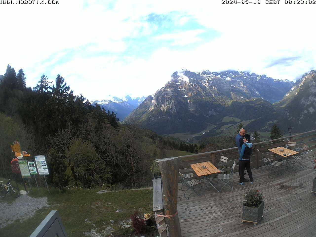 Mollis: Naturfreundehaus Fronalp, Skigebiet Schilt oberhalb - Glarnerland