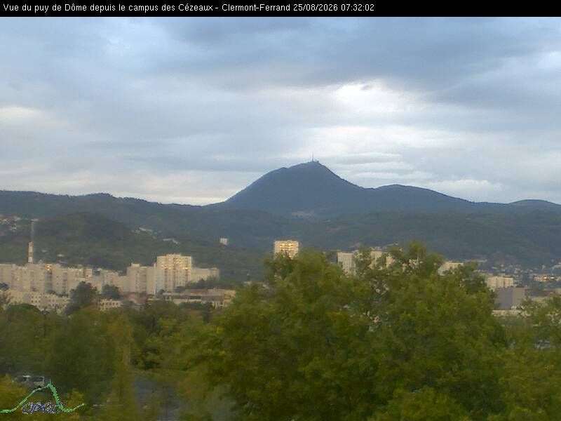 Traffic Cam Clermont-Ferrand: Vue du puy de Dôme depuis Clermont Ferrand