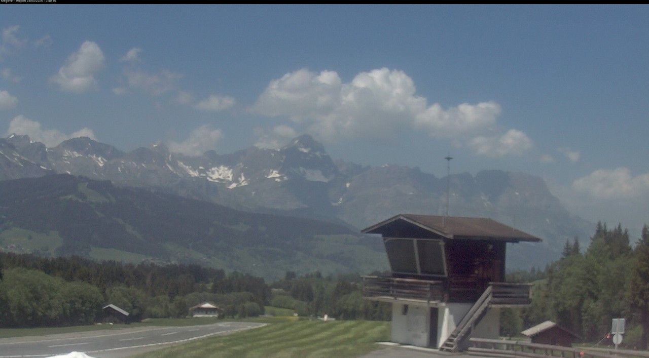 Traffic Cam Megeve › North: Altiport Megève LFHM