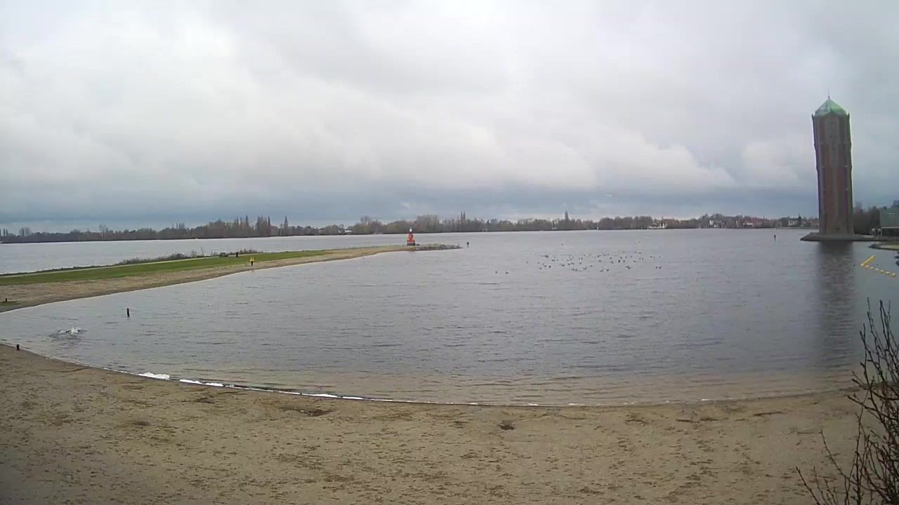 Traffic Cam Aalsmeer › South-West: Windsurfclub Aalsmeer - Surfeiland - Westeinderplassen