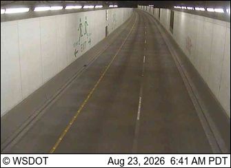 Traffic Cam Seattle › North: SR 99 at MP 30.9: NB Tunnel, South end