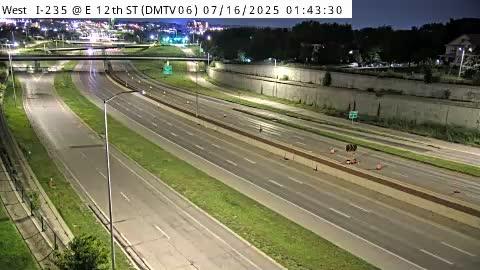 Traffic Cam Des Moines: DM - I-235 @ E 12th (06)