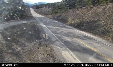 Traffic Cam Area A › North: Hwy 95, near Quinn Creek, about 31 km north of Brisco, looking north