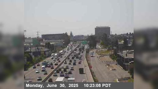 Traffic Cam Oakland › South: TVB22 -- I-880 : JSO HIGH ST