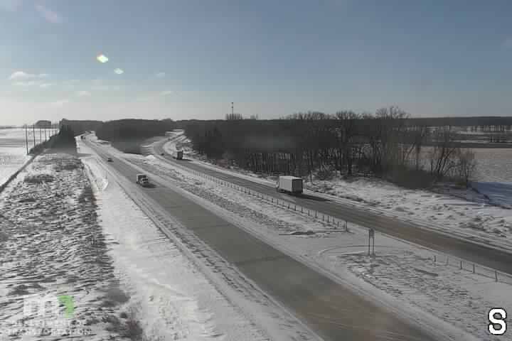 Traffic Cam Comus: I-35: I-35 NB (MP 64.0)