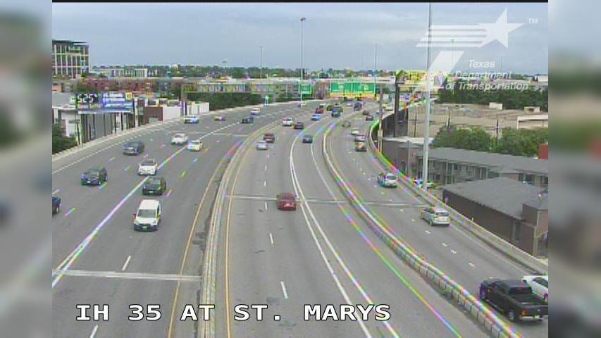 Traffic Cam Pearl › South: IH 35 at St. Mary