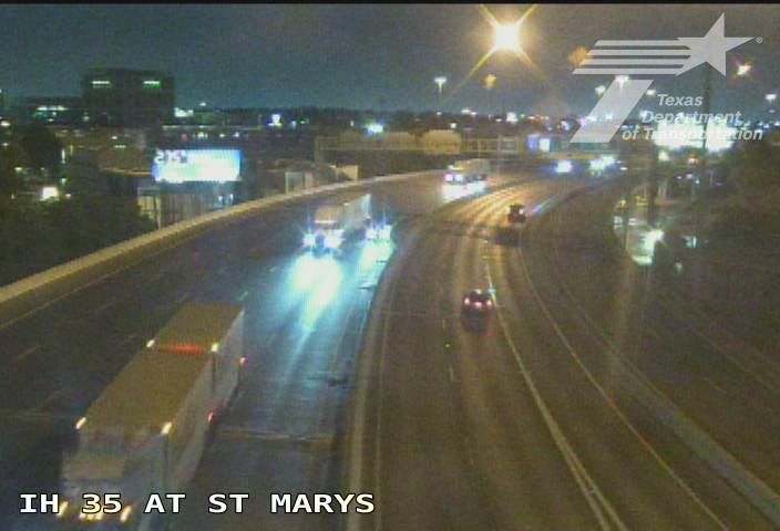 Traffic Cam Pearl › South: IH 35 at St. Mary