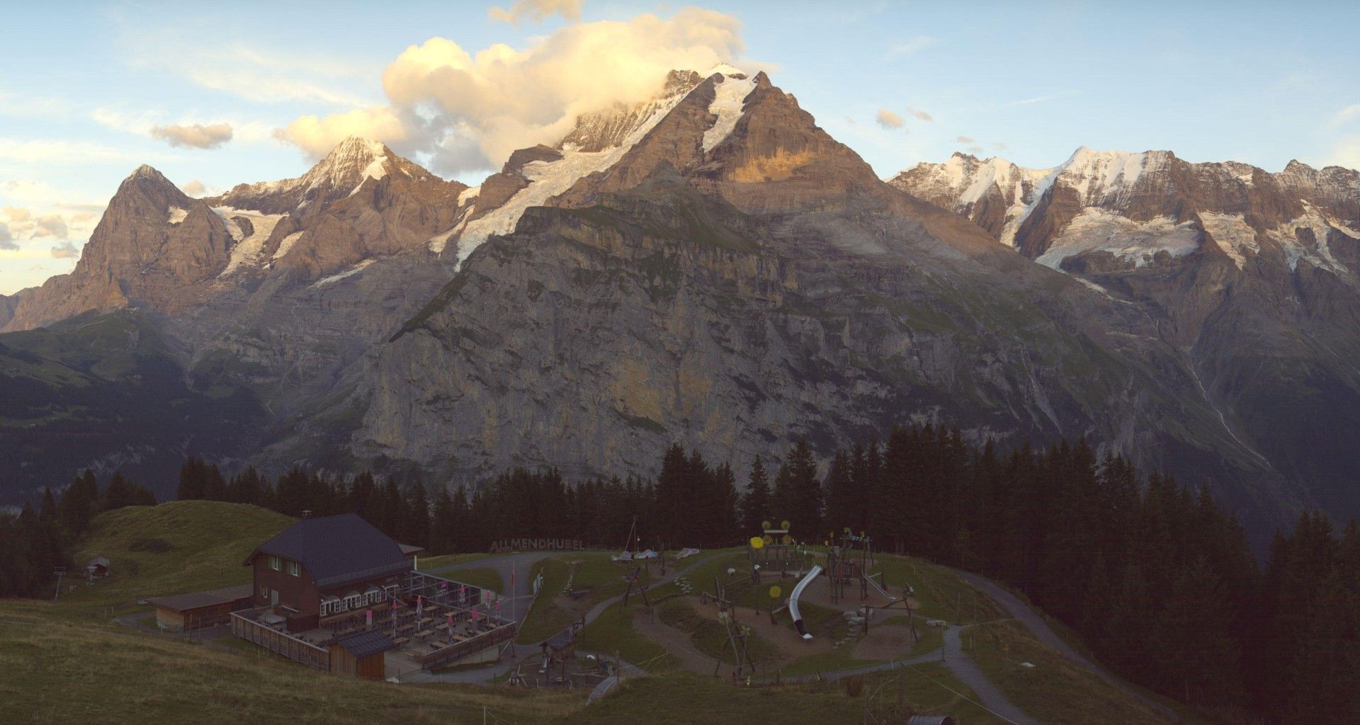 Traffic Cam Allmihubel: Schilthorn - Jungfrau - Mönch - Eiger