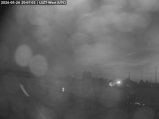 Lommis: Airfield - Cam West