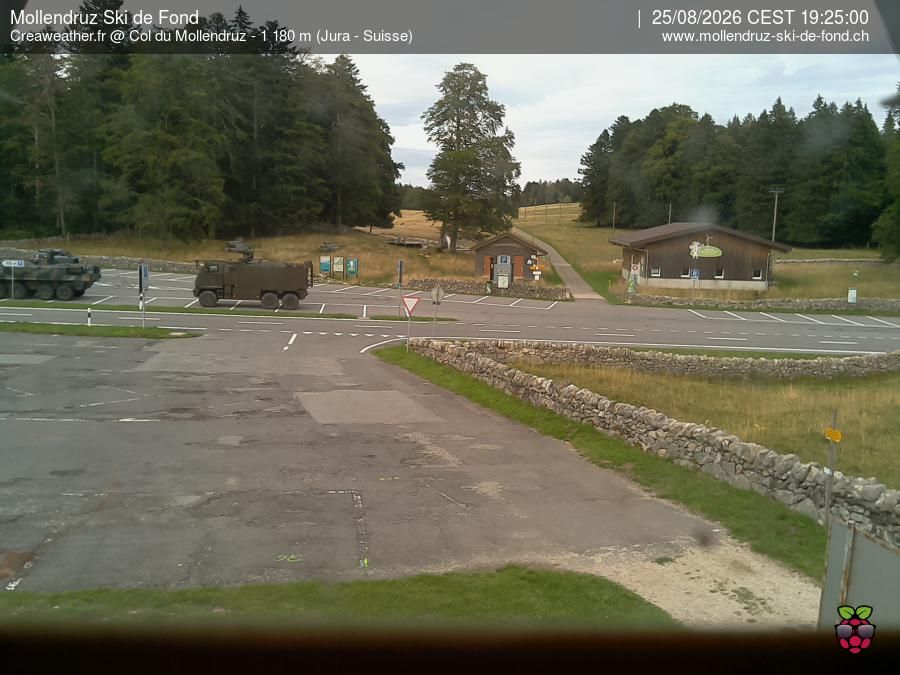 Traffic Cam Mont-la-Ville › North-East: Col du Mollendruz
