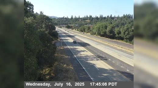 Traffic Cam Redwood Valley › South: US-101 : North Of SR-20 - Looking North (C001)