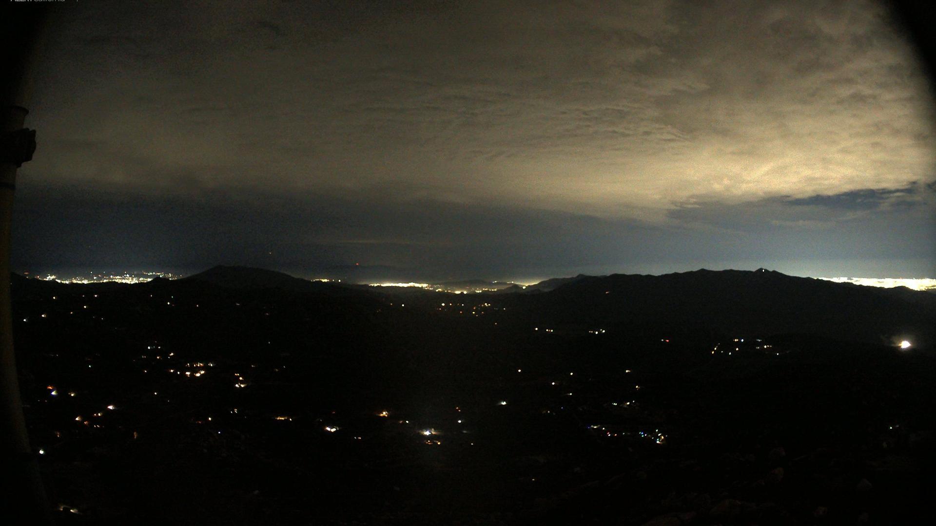 Traffic Cam El Cajon › South-East: Lyons Peak