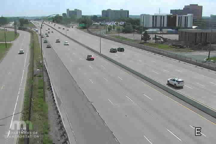 Traffic Cam Richfield: I-494: I-494 WB E of 24th Ave