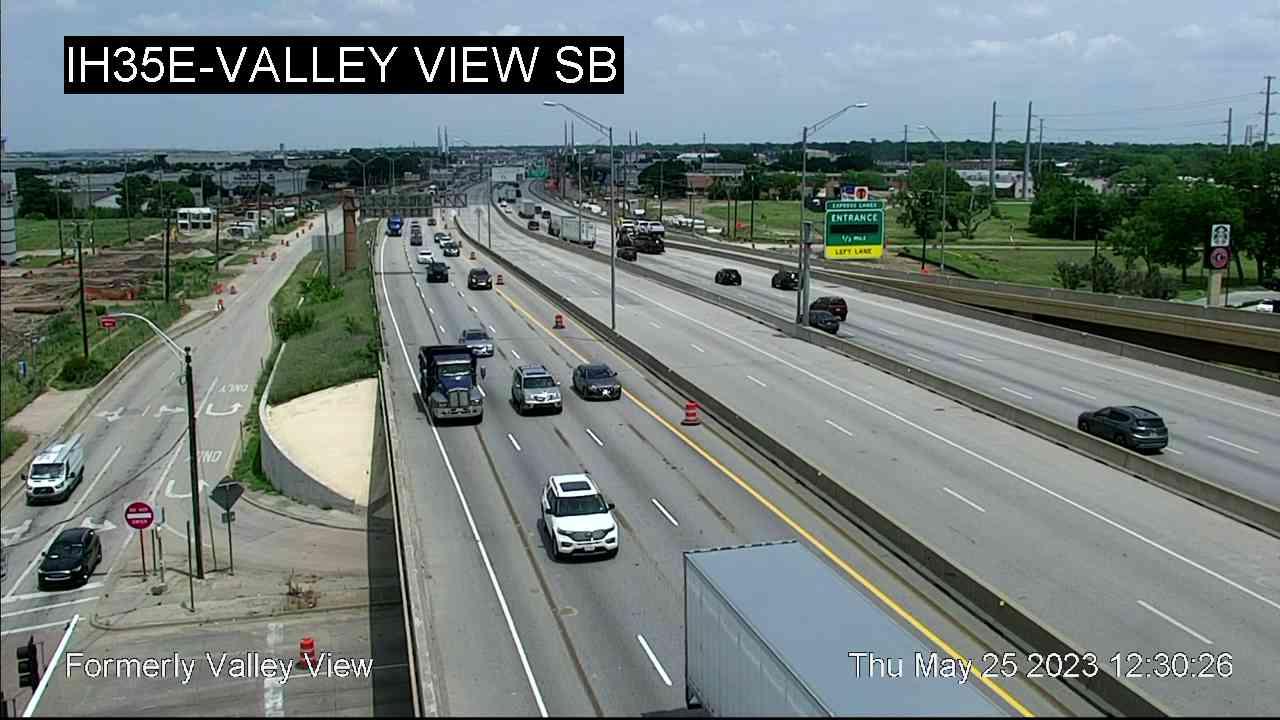 Traffic Cam Farmers Branch › North: I-35E @ Valley View