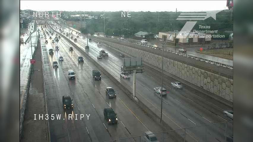 Traffic Cam Fort Worth › North: I-35W @ Ripy