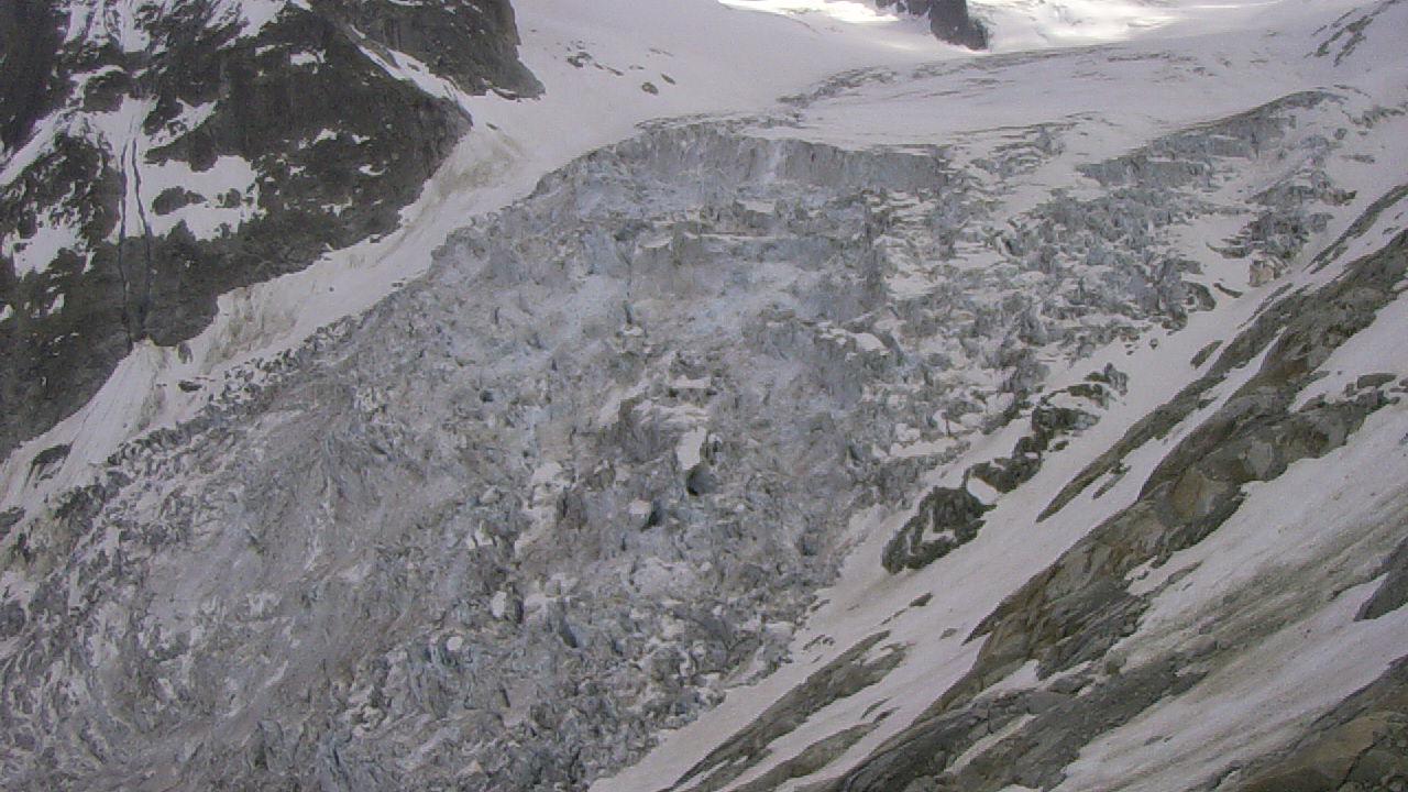 Webcam looking at Glacier du Géant Vallee Blanche Chamonix