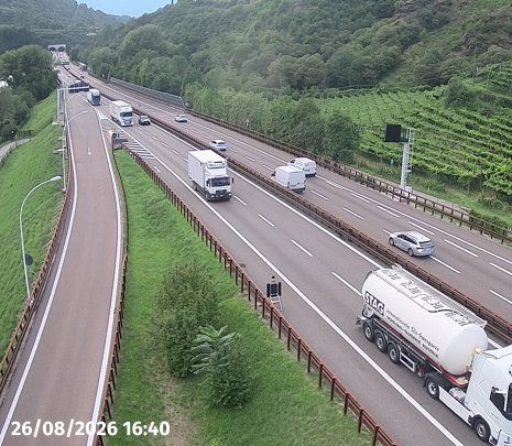 Traffic Cam Bolzano - Bozen › South: A22 Brennerautobahn - Autostrada del Brennero, KM