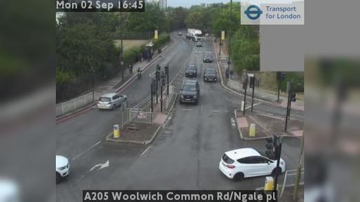 Traffic Cam London Borough of Bexley: A205 Woolwich Common Rd/Ngale pl