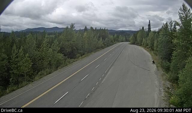 Traffic Cam Little Fort › West: Hwy 24, 15 km west of - looking west