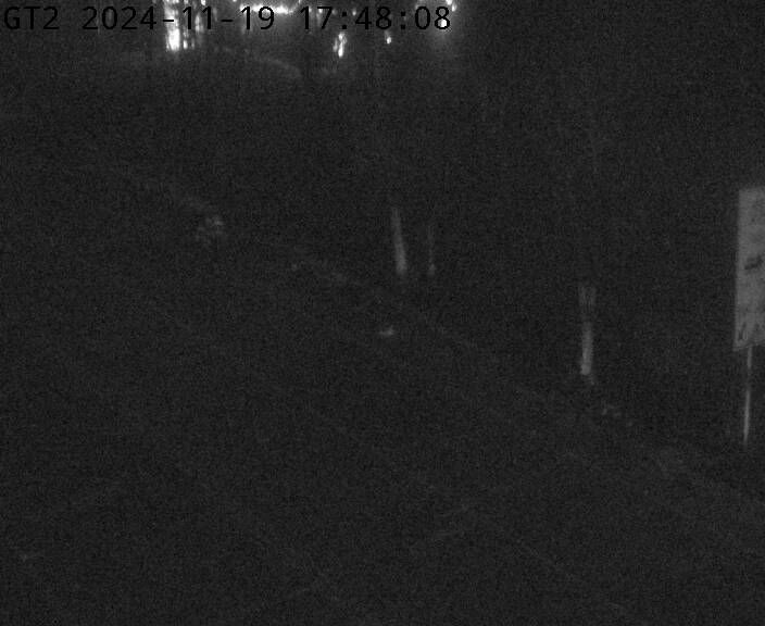 Traffic Cam Glenora: Hwy 33 Approaching Ferry Dock - Side