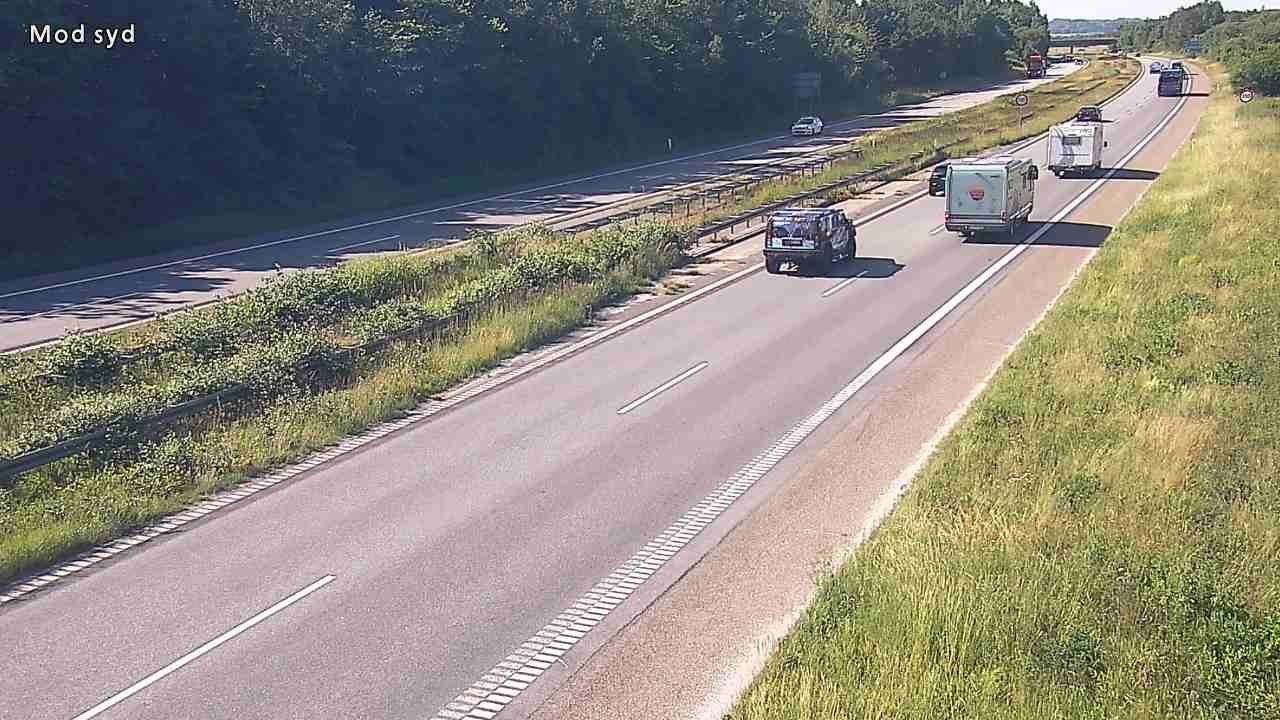 Traffic Cam Soholm › South: E47 Humlebæk S