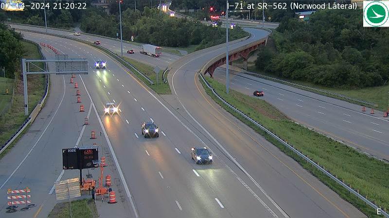 Traffic Cam Oakley: I-71 at SR-562 (Norwood Lateral)