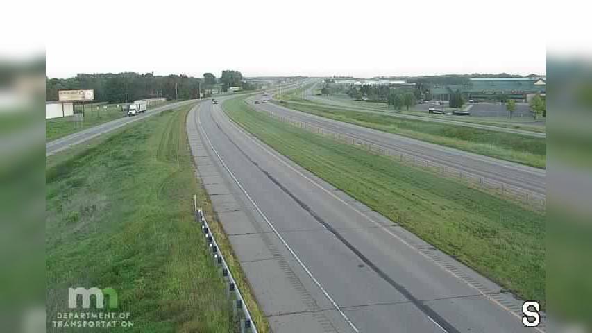 Traffic Cam Owatonna: I-35: I-35 NB @ Co Rd 9 (MP 45.4)