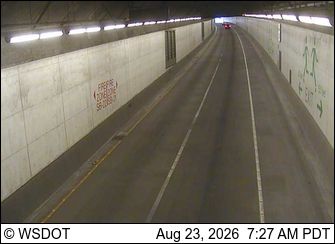 Traffic Cam Seattle › South: SR 99 at MP 30.8: SB Tunnel, South end