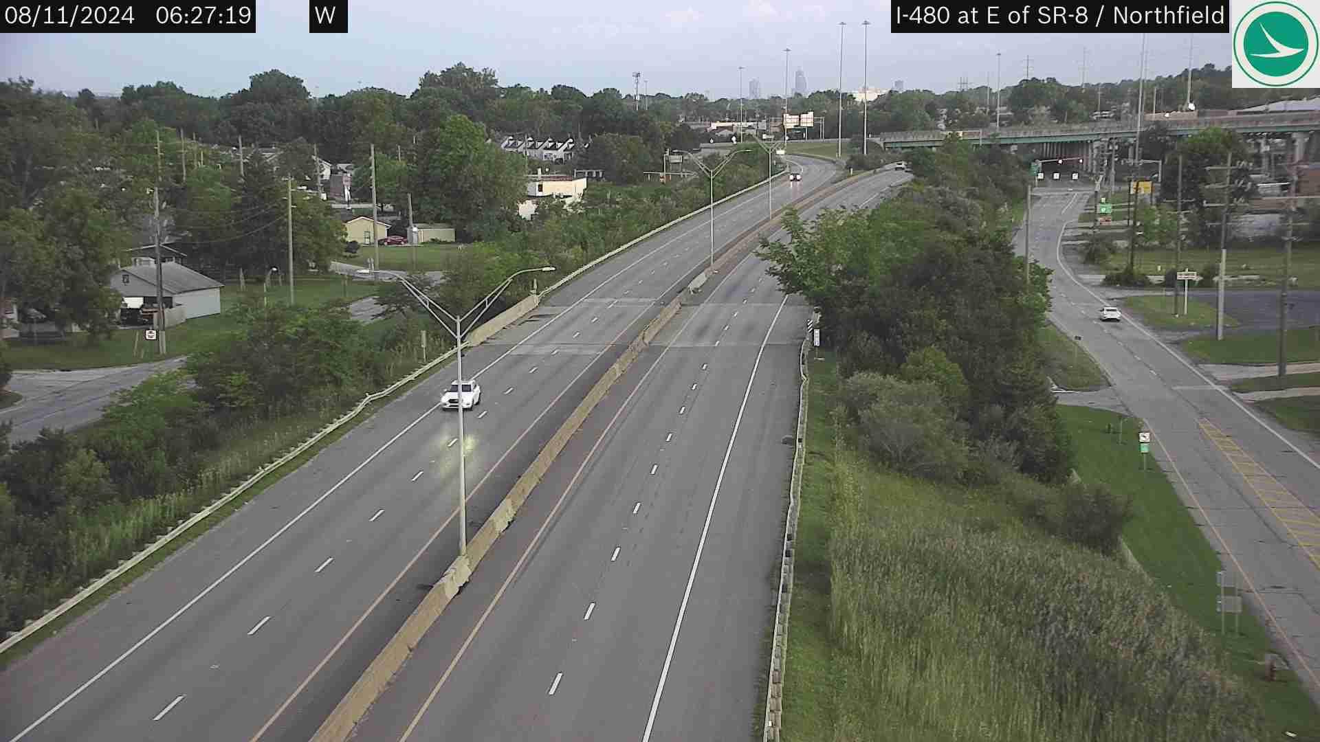 Traffic Cam Bedford Heights: I-480 at E of SR-8 - Northfield Rd