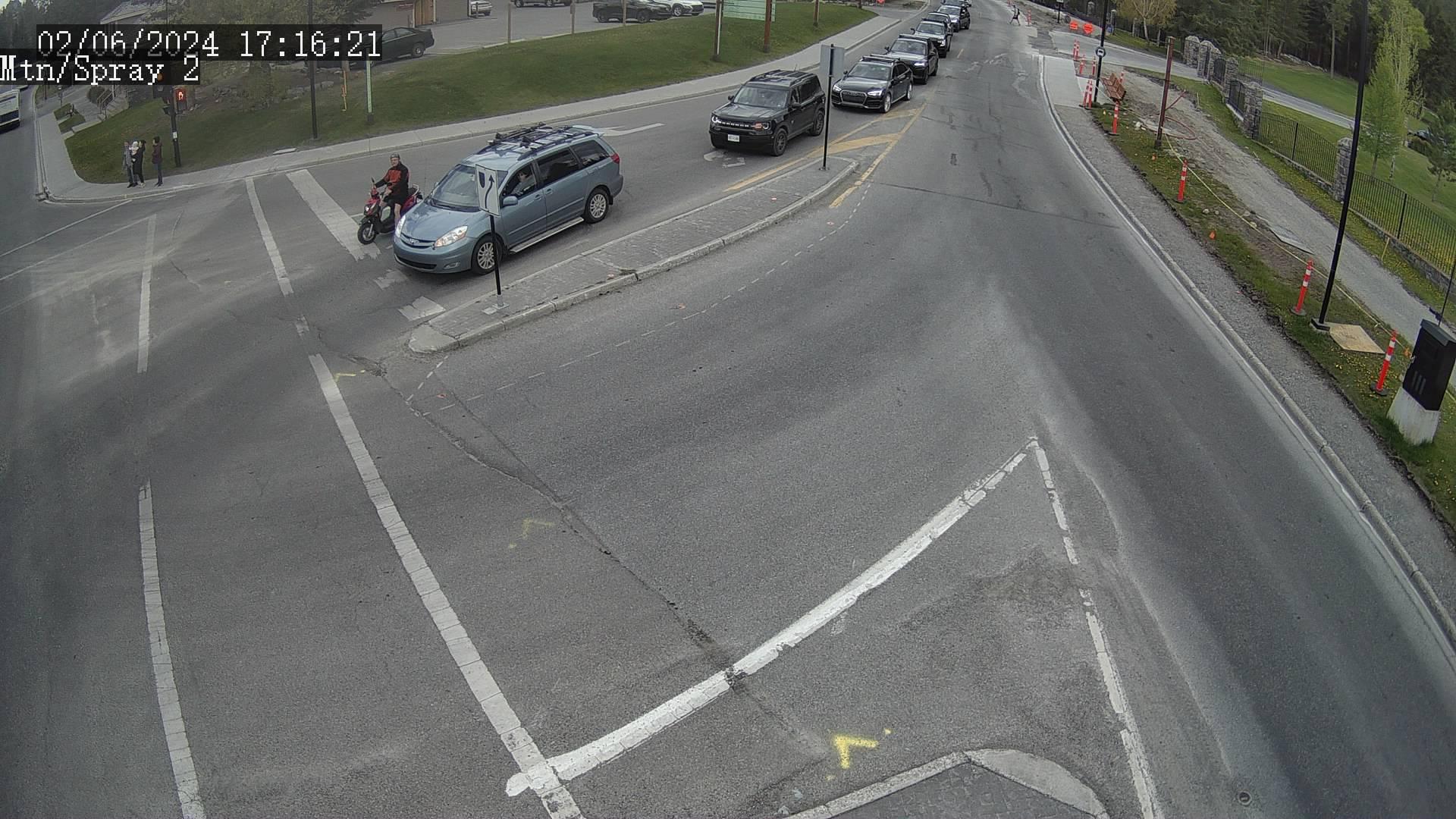 Traffic Cam Banff: Mountain Ave-South