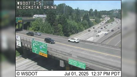 Traffic Cam Tukwila: I-5 NB at MP 154.1: Klickitat Dr