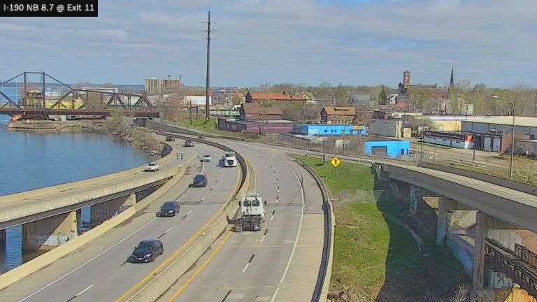 Traffic Cam Buffalo › North: I-190 at Interchange 11 (Scajaquada Expressway Route 198)