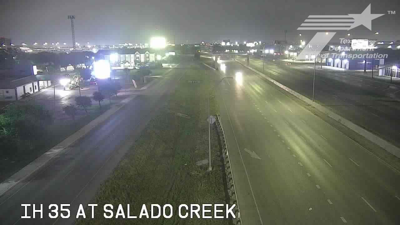 Traffic Cam San Antonio › South: IH 35 at Salado Creek
