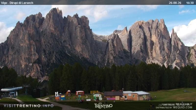 Traffic Cam Moena: da Ciasa Alpina Relax Hotel
