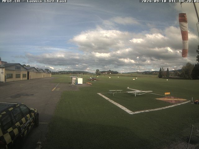 Lommis: Airfield - Cam East