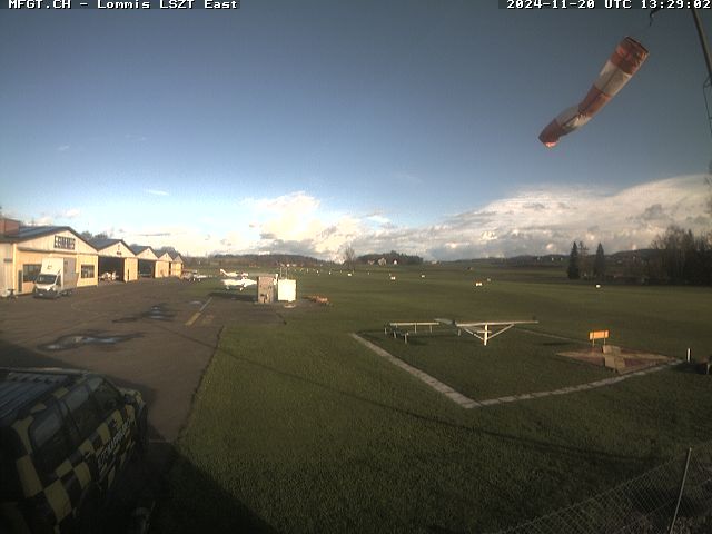 Lommis: Airfield - Cam East