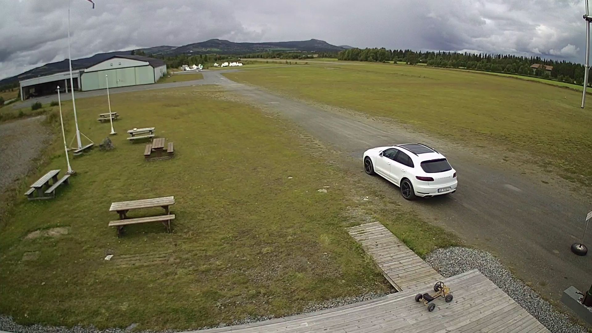 Traffic Cam Nakkerud: Hallingdal flyklubb. Klanten flyplass 2620 ft Golsfjellet GOL Hallingdal