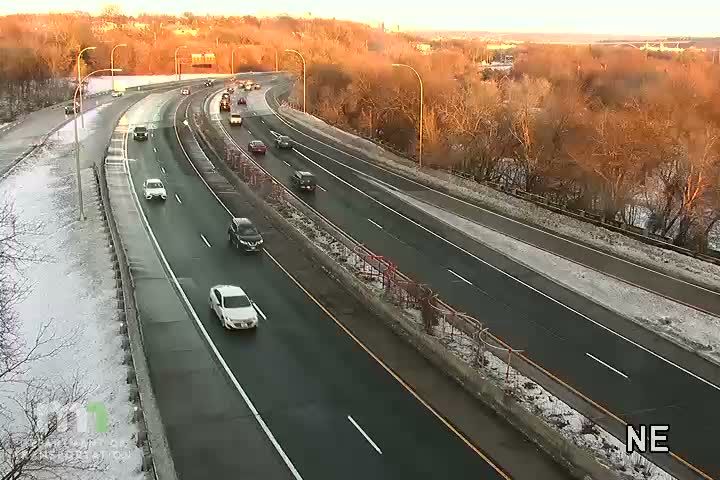 Traffic Cam St. Paul: I-35E SB @ Jefferson Ave