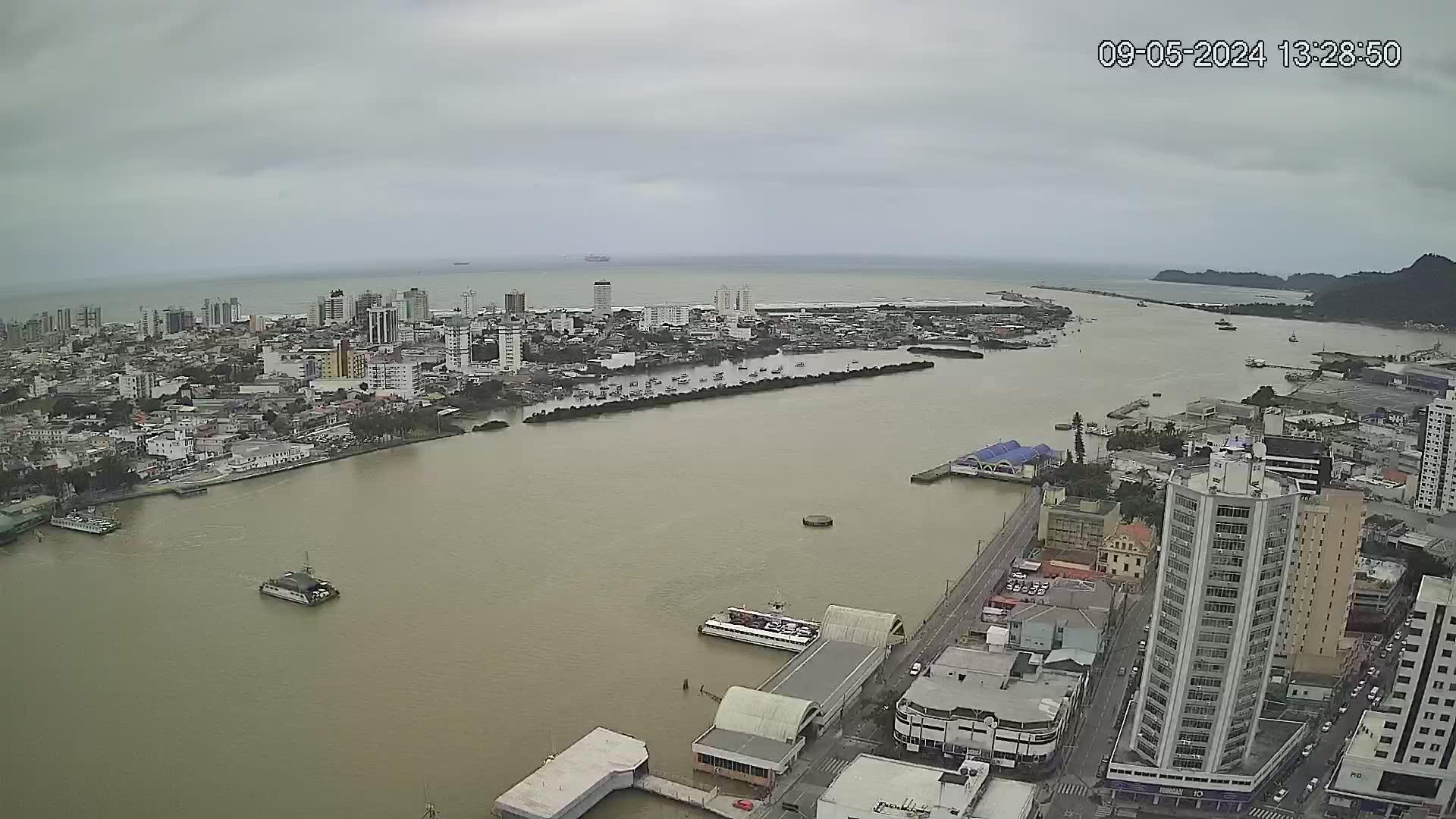 Itajaí Harbor: City on Water Webcam