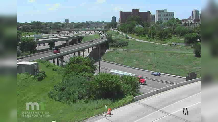 Traffic Cam Phillips: MN 55: I-35W NB @ Hiawatha Ave