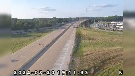 Traffic Cam Fort Wayne: I-69: 1-069-305-3-1 SR 14/ILLINOIS RD