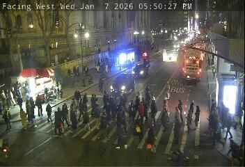 Traffic Cam Manhattan Community Board 6: 5 Avenue @ 42 Street